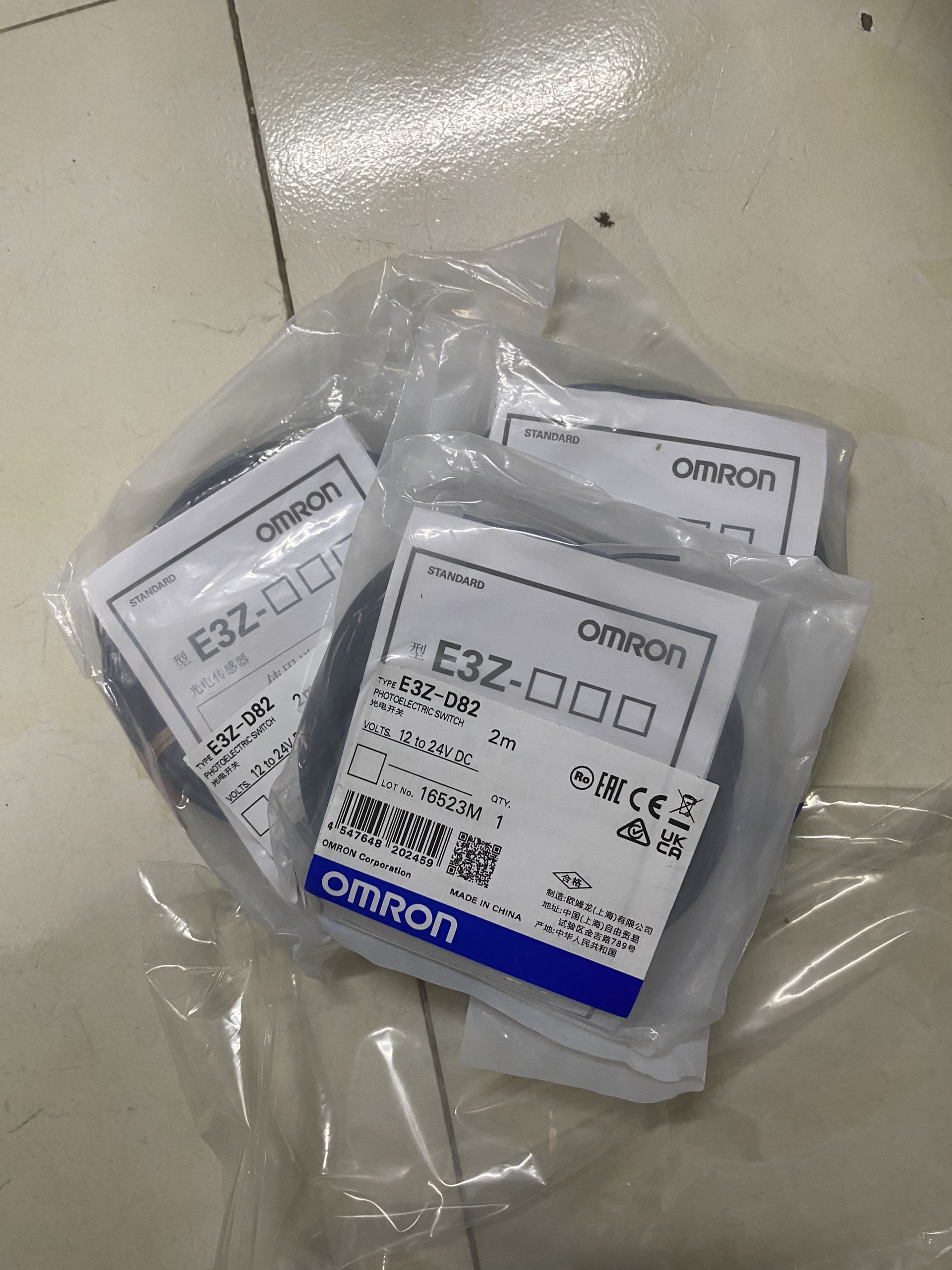 Cảm biến quang E3Z-D82