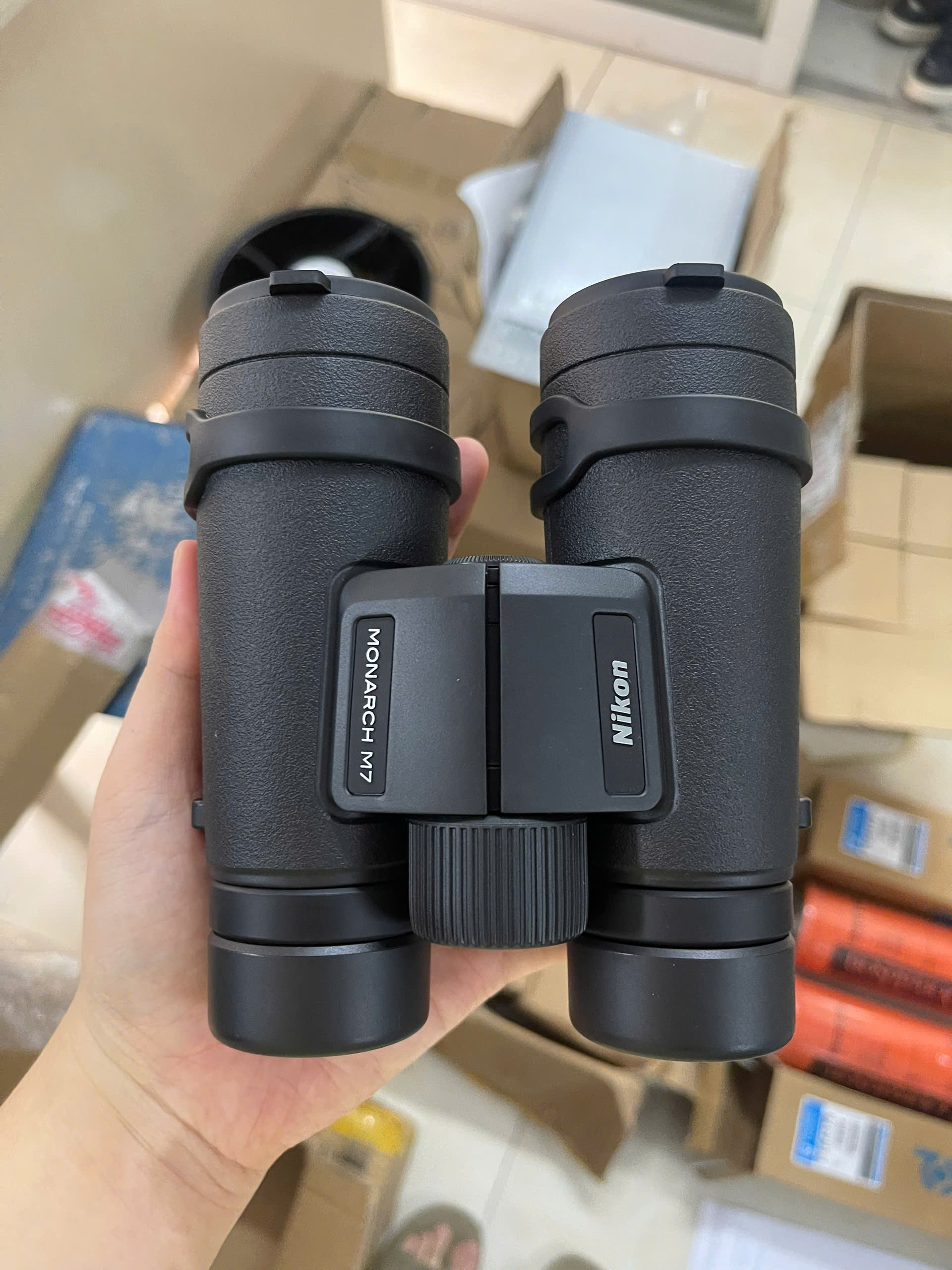 Ống nhòm MONARCH M7 8x42