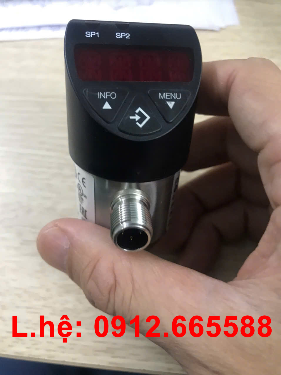 Công tắc áp suất điện tử kèm màn hình hiển thị WIKA PSD 4